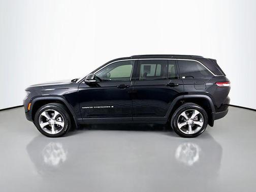 Diamond Black Crystal Pearlcoat 2025 Jeep Grand Cherokee Limited