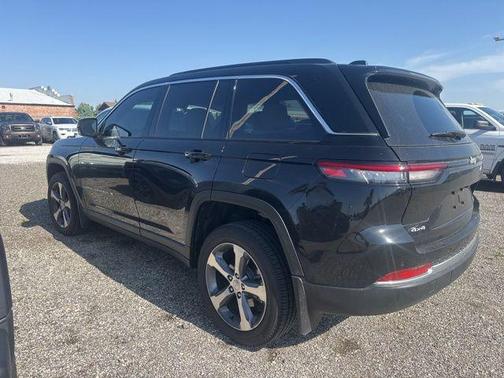 Diamond Black Crystal Pearlcoat 2025 Jeep Grand Cherokee Limited