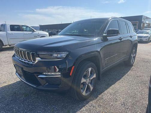 Diamond Black Crystal Pearlcoat 2025 Jeep Grand Cherokee Limited