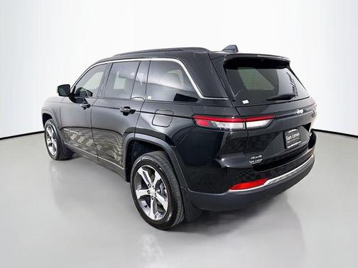 Diamond Black Crystal Pearlcoat 2025 Jeep Grand Cherokee Limited