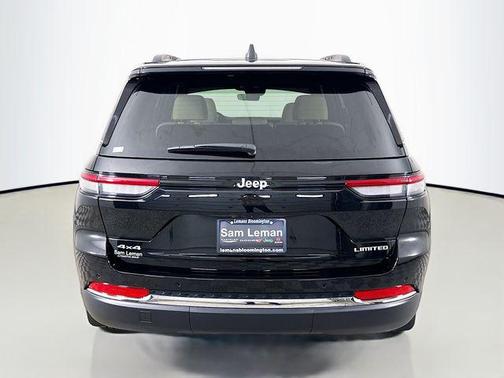 Diamond Black Crystal Pearlcoat 2025 Jeep Grand Cherokee Limited