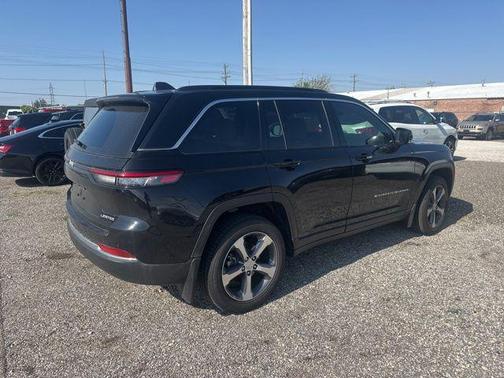 Diamond Black Crystal Pearlcoat 2025 Jeep Grand Cherokee Limited