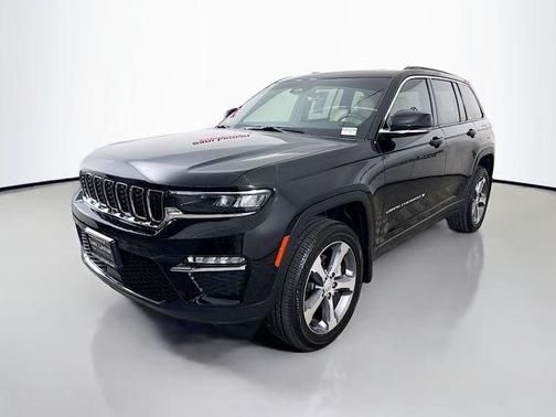 Diamond Black Crystal Pearlcoat 2025 Jeep Grand Cherokee Limited