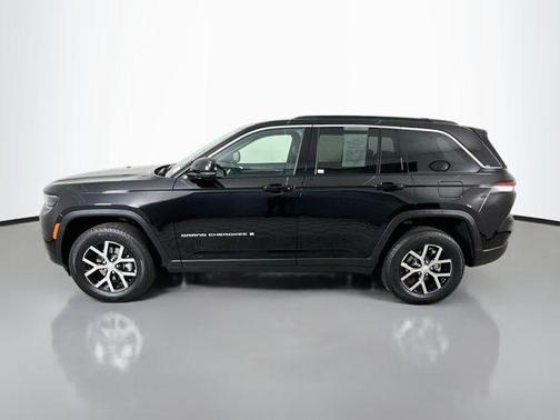 Diamond Black Crystal Pearlcoat 2026 Jeep Grand Cherokee Limited