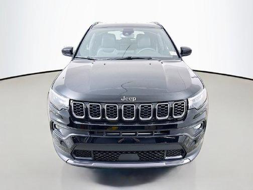 Diamond Black Crystal Pearlcoat 2026 Jeep Compass Sport