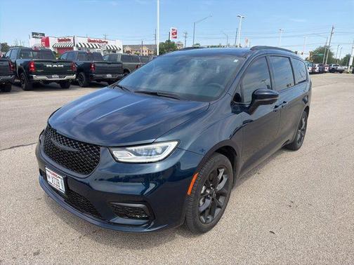Fathom Blue Pearlcoat 2023 Chrysler Pacifica Touring L
