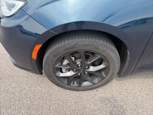 Fathom Blue Pearlcoat 2023 Chrysler Pacifica Touring L