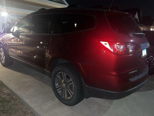 Siren Red Tintcoat 2017 Chevrolet Traverse 2LT