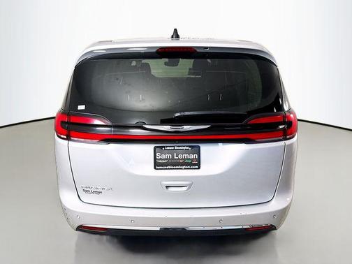 Silver Mist Clearcoat 2024 Chrysler Pacifica Touring L