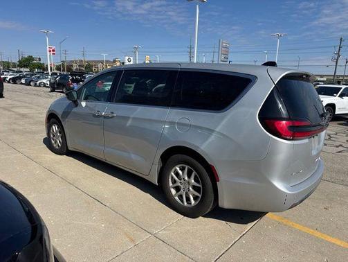 Silver Mist Clearcoat 2024 Chrysler Pacifica Touring L