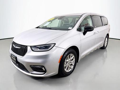 Silver Mist Clearcoat 2024 Chrysler Pacifica Touring L