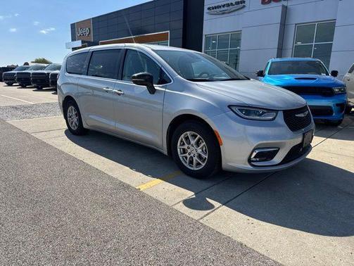 Silver Mist Clearcoat 2024 Chrysler Pacifica Touring L