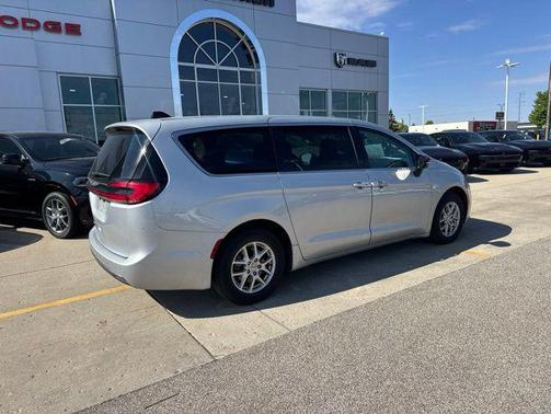 Silver Mist Clearcoat 2024 Chrysler Pacifica Touring L
