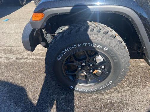 2025 Jeep Gladiator Sport