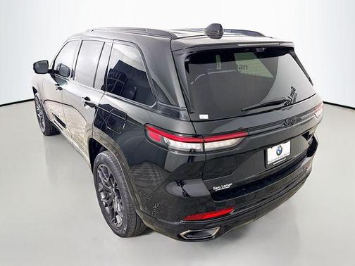 Diamond Black Crystal Pearlcoat 2024 Jeep Grand Cherokee Summit