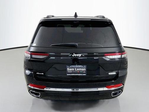 Diamond Black Crystal Pearlcoat 2024 Jeep Grand Cherokee Overland