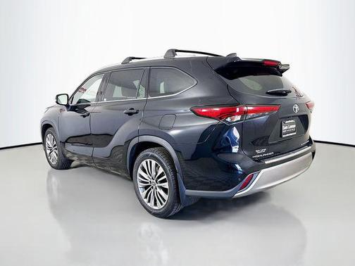 Midnight Black Metallic 2021 Toyota Highlander Platinum
