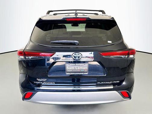 Midnight Black Metallic 2021 Toyota Highlander Platinum