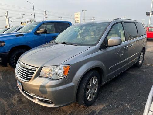 2016 Chrysler Town & Country Touring