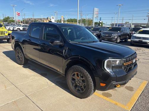 Shadow Black 2025 Ford Maverick Tremor