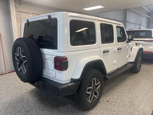 2026 Jeep Wrangler 4-Door Sahara 4x4