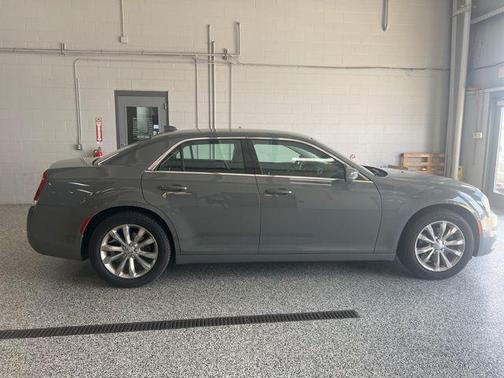 2019 Chrysler 300 Touring