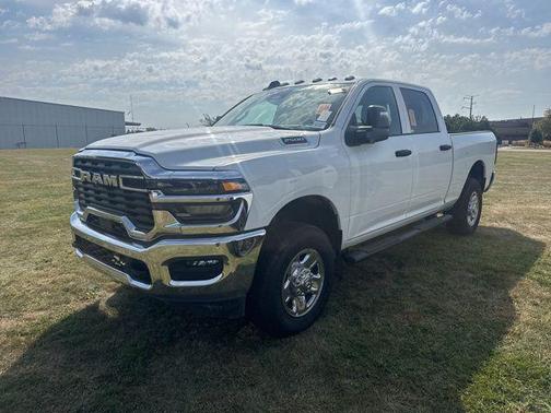 2025 RAM 2500 Tradesman Crew Cab 4x4 6'4' Box