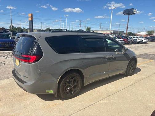 Ceramic Gray Clearcoat 2022 Chrysler Pacifica Hybrid Touring L