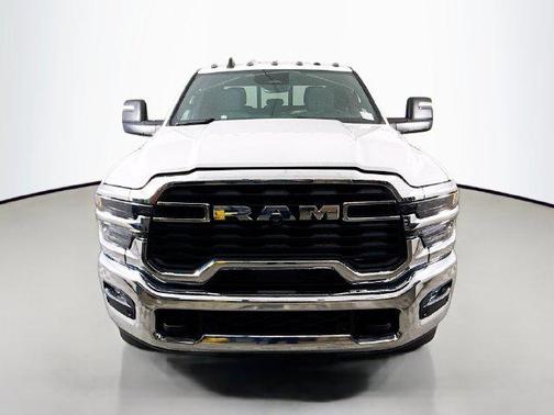 Bright White Clearcoat 2026 RAM 3500 Tradesman Crew Cab 4x4 8' Box