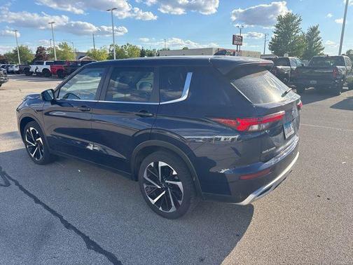 Cosmic Blue Metallic 2022 Mitsubishi Outlander SE