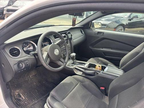 Performance White 2012 Ford Mustang V6