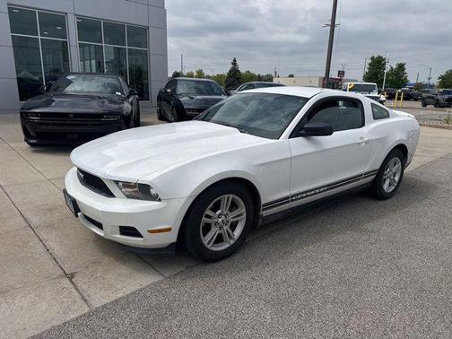 Performance White 2012 Ford Mustang V6