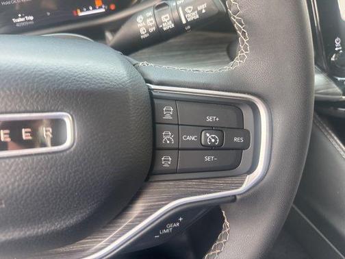 Bright White Clearcoat 2023 Jeep Wagoneer L Series II 4x4