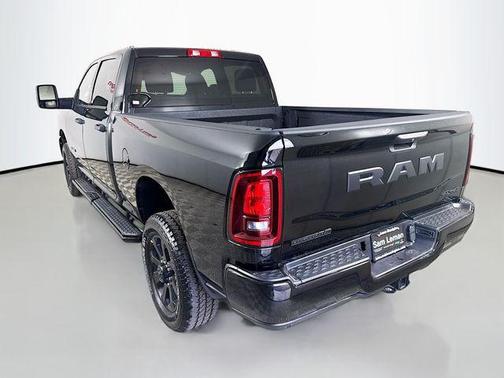 Diamond Black Crystal Pearlcoat 2025 RAM 2500 Big Horn Crew Cab 4x4 6'4' Box