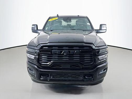 Diamond Black Crystal Pearlcoat 2025 RAM 2500 Big Horn Crew Cab 4x4 6'4' Box