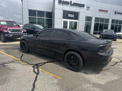 Pitch Black Clearcoat 2017 Dodge Charger SXT