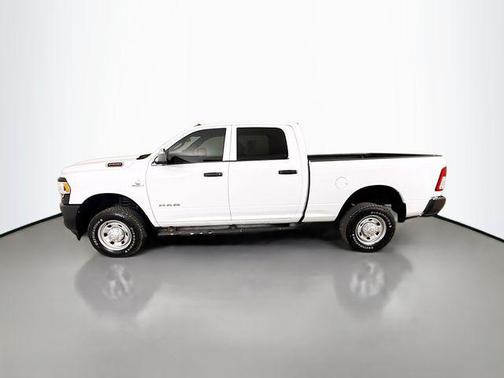 2022 RAM 2500 Tradesman Crew Cab 4x4 6'4' Box
