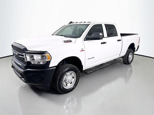 2022 RAM 2500 Tradesman Crew Cab 4x4 6'4' Box