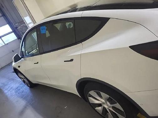 Pearl White Multi-Coat 2022 Tesla Model Y Long Range Dual Motor All-Wheel Drive