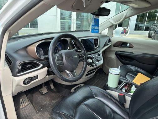 Bright White Clearcoat 2017 Chrysler Pacifica Touring-L