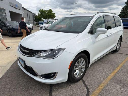 Bright White Clearcoat 2017 Chrysler Pacifica Touring-L