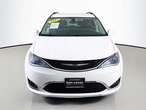 Bright White Clearcoat 2017 Chrysler Pacifica Touring-L