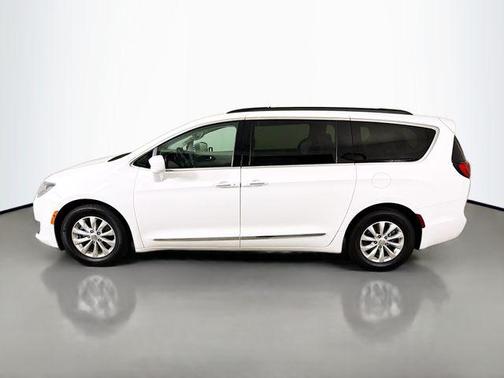 Bright White Clearcoat 2017 Chrysler Pacifica Touring-L