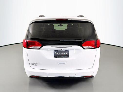 Bright White Clearcoat 2017 Chrysler Pacifica Touring-L