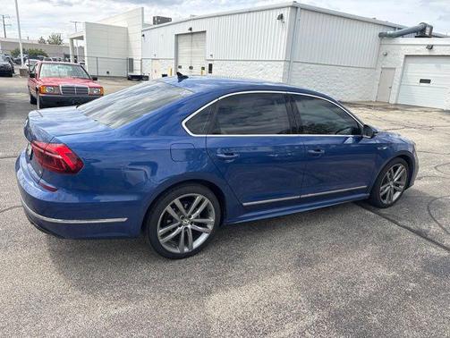 Reef Blue Metallic 2017 Volkswagen Passat 1.8T R-Line w/Comfort
