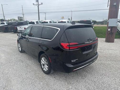 Diamond Black Crystal Pearlcoat 2024 Chrysler Pacifica Touring L