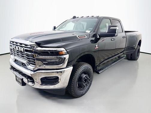 Diamond Black Crystal Pearlcoat 2026 RAM 3500 Tradesman Crew Cab 4x4 8' Box