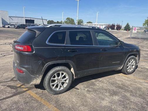 Brilliant Black Crystal Pearlcoat 2015 Jeep Cherokee Latitude