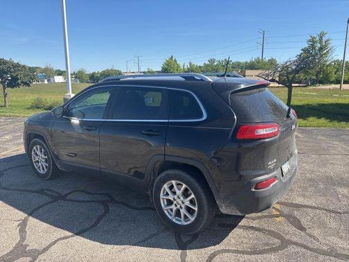 Brilliant Black Crystal Pearlcoat 2015 Jeep Cherokee Latitude