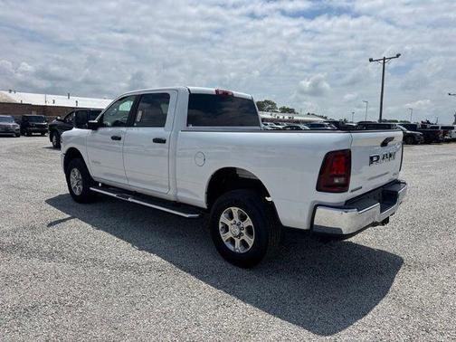 Bright White Clearcoat 2026 RAM 2500 Big Horn Crew Cab 4x4 6'4' Box
